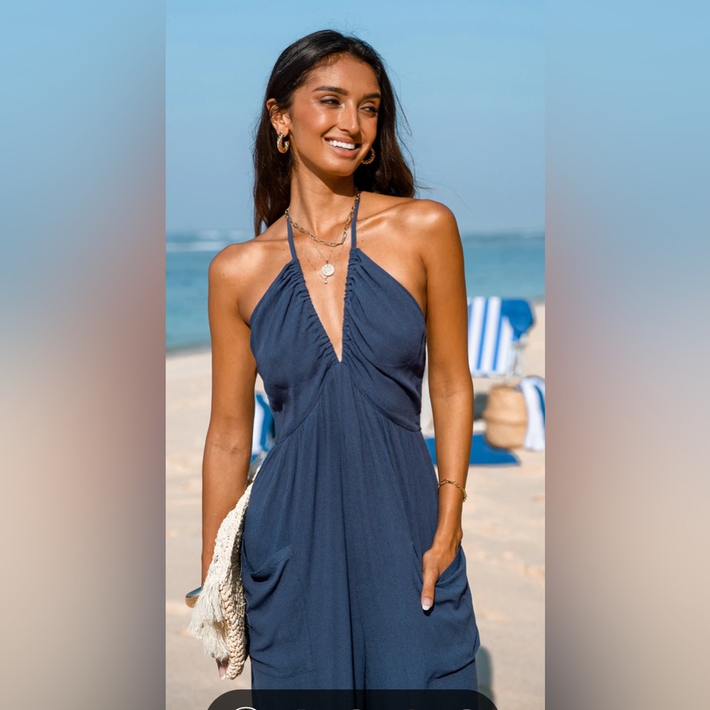 Cupshe Plunge Halter Jogger Jumpsuit - Picture 3 of 14